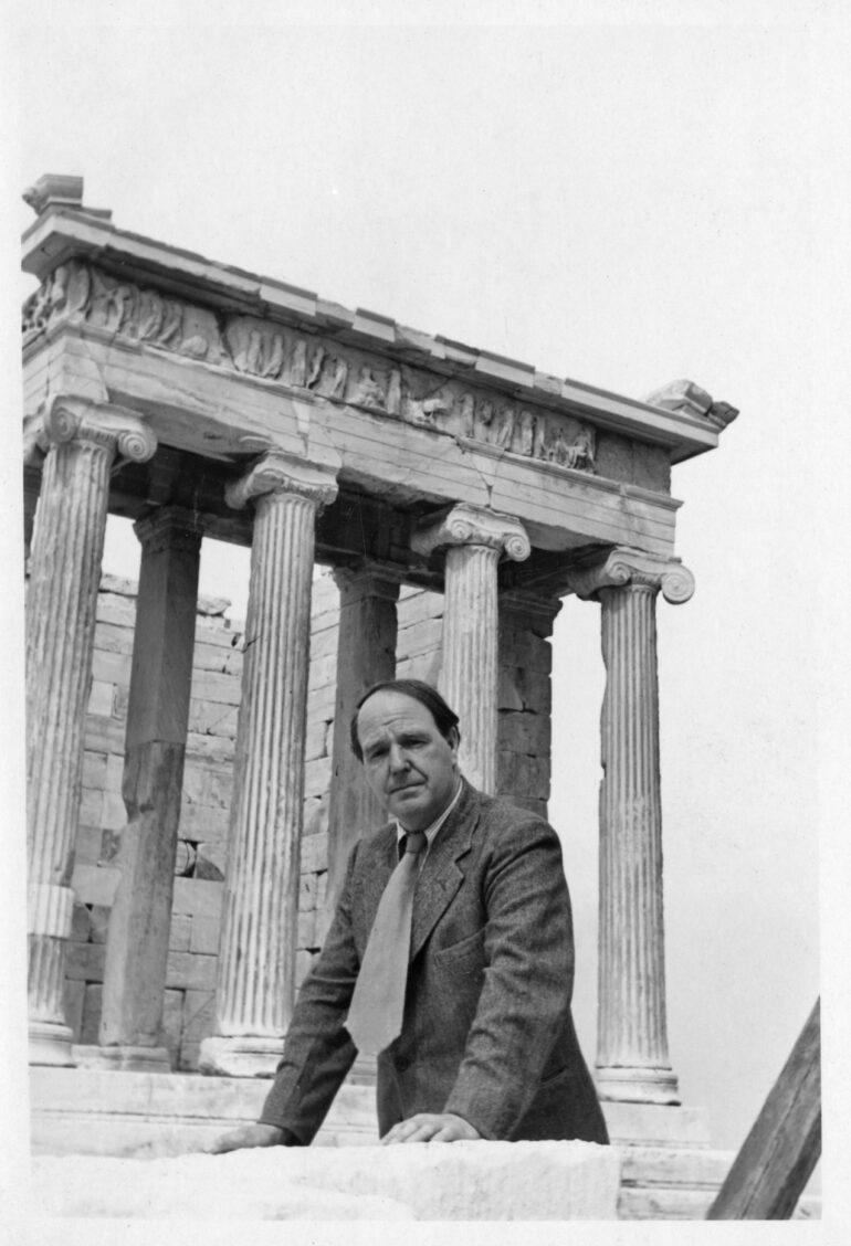 Henry Moore in front of the Temple of Athena Nike on the Acropolis, Athens, 1951. © The Henry Moore Foundation| Photo: Henry Moore Archive| Courtesy The Henry Moore Foundation Archive.