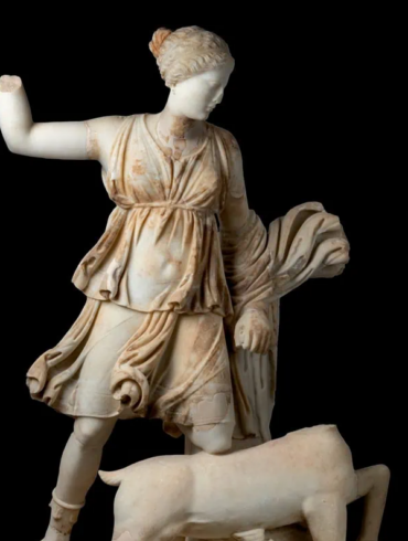 Marble statue of Artemis Elaphebolos (killing a deer), Late Hellenistic period Archaeological Museum of Delos, Α00449 © Hellenic Ministry of Culture Photo: Andreas Santrouzanos